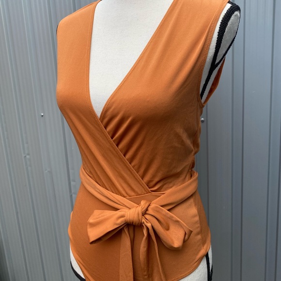 BCBGeneration Surplice V-neck Front Tie Bodysuit - Picture 3 of 8